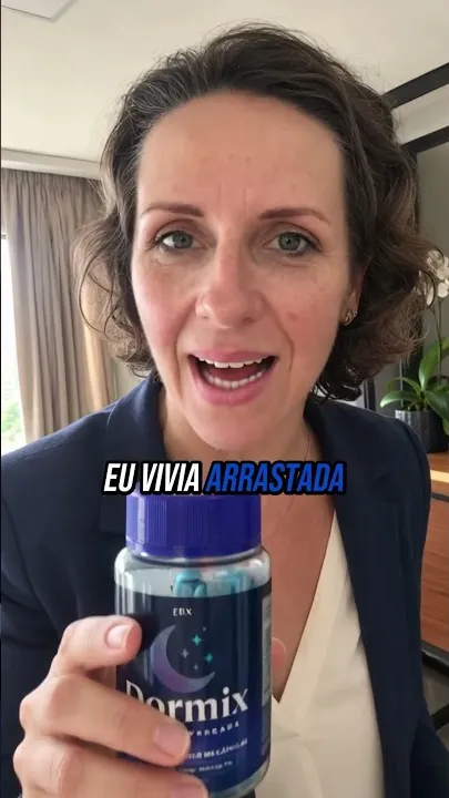 Cliente mostrando o frasco de Dormix em depoimento